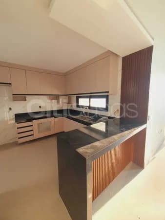 Casa Moderna e Exclusiva, com Planejados, no Condomínio Villagio Ipanema