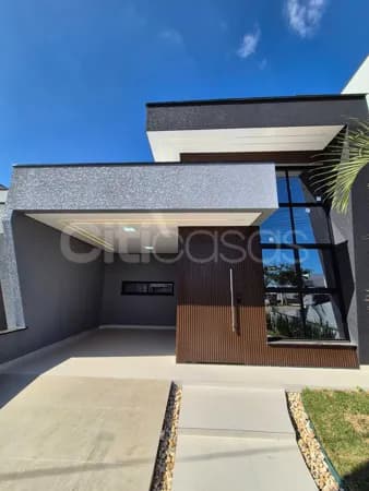 Casa Moderna e Exclusiva, com Planejados, no Condomínio Villagio Ipanema