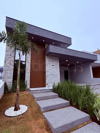 Casa frente área verde, com Piscina, no Condomínio Campos do Conde