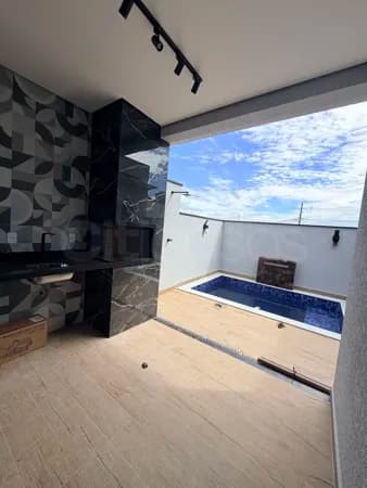 Casa com Piscina em Condomínio Villagio Ipanema