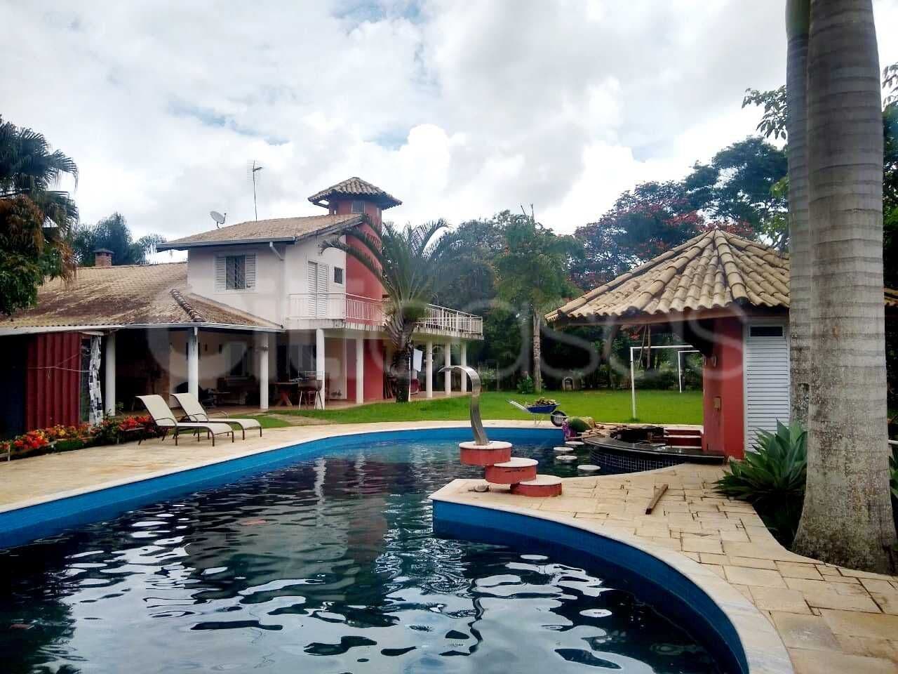 Linda casa de 350m² em Condomínio Residencial Haras Pavão em Araçoiaba da Serra