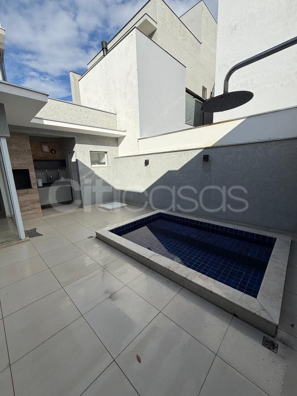 Casa com PISCINA, em Condomínio Terras de São Francisco, Sorocaba-SP