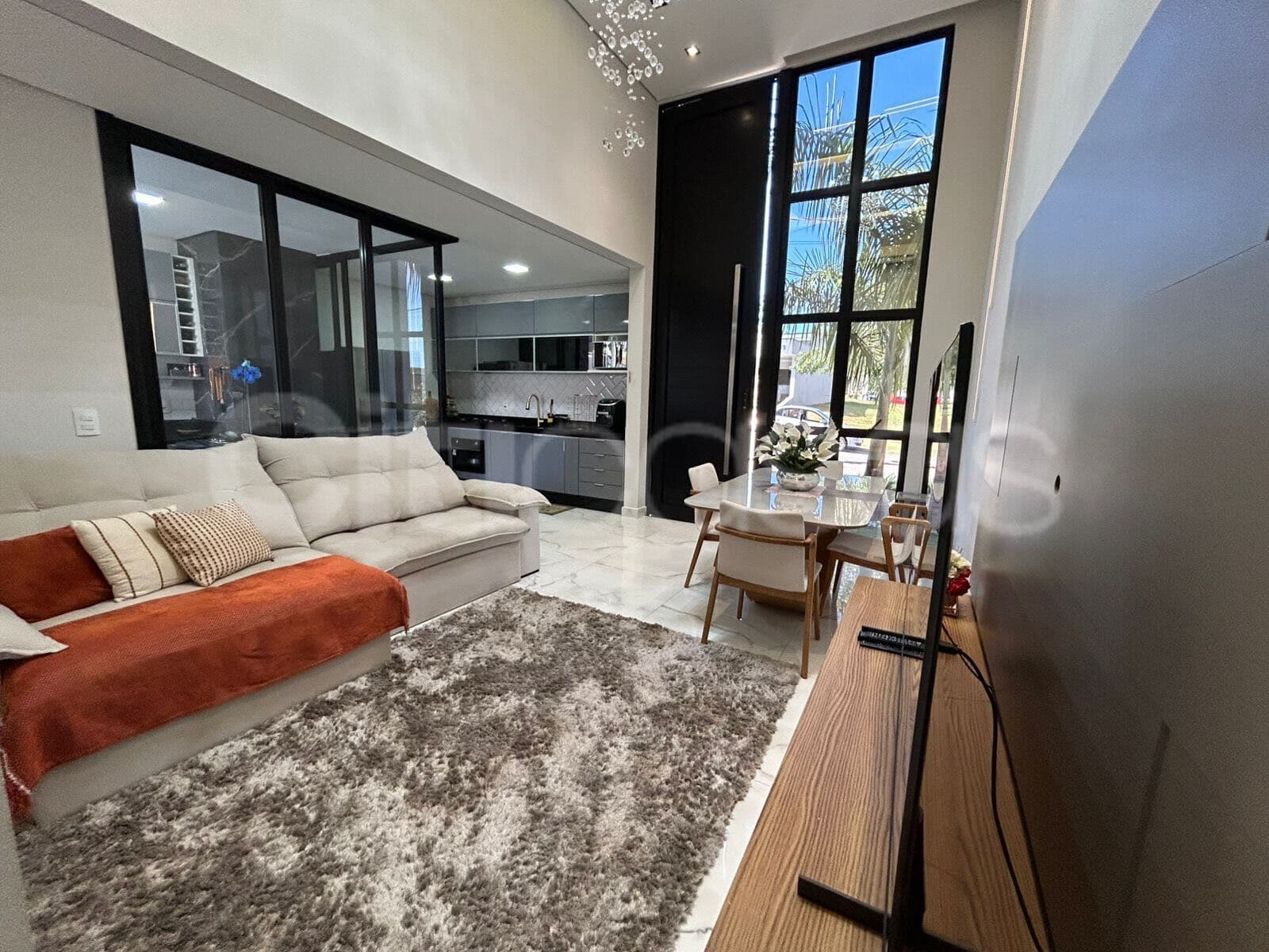 Casa com Piscina em Condomínio Villagio Ipanema