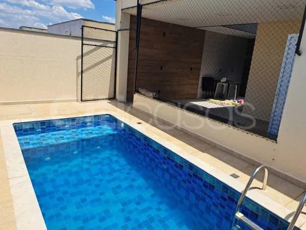 Casa em Condomínio, Com a Maior Piscina do Condomínio
