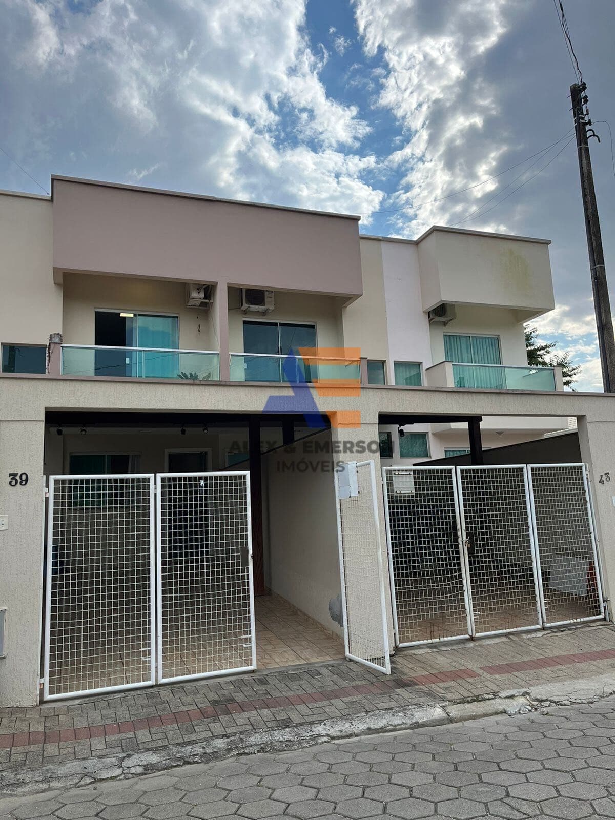 Sobrado em São João Batista - Centro