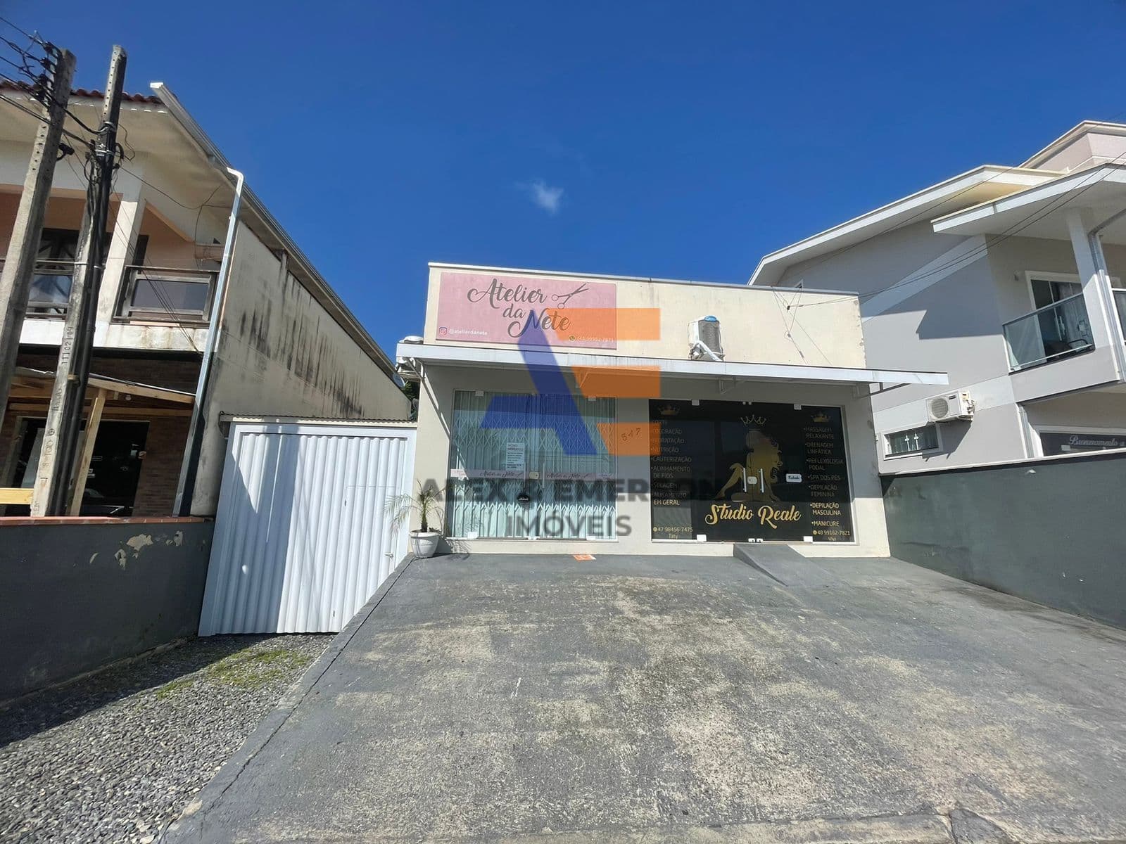 Casa a venda com duas salas comerciais, ótima localização
