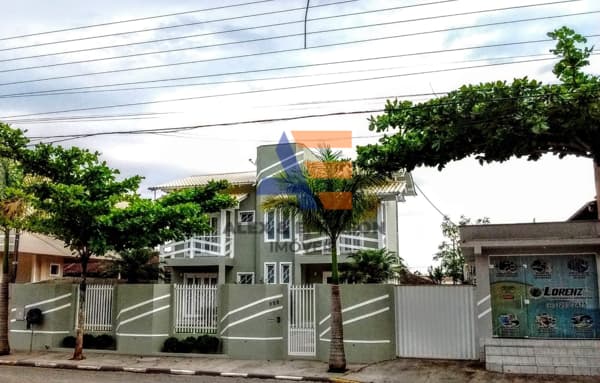Casa em São João Batista - Centro