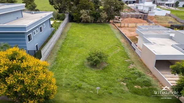 Terreno com Fundo para Área Verde - Condomíno fechado