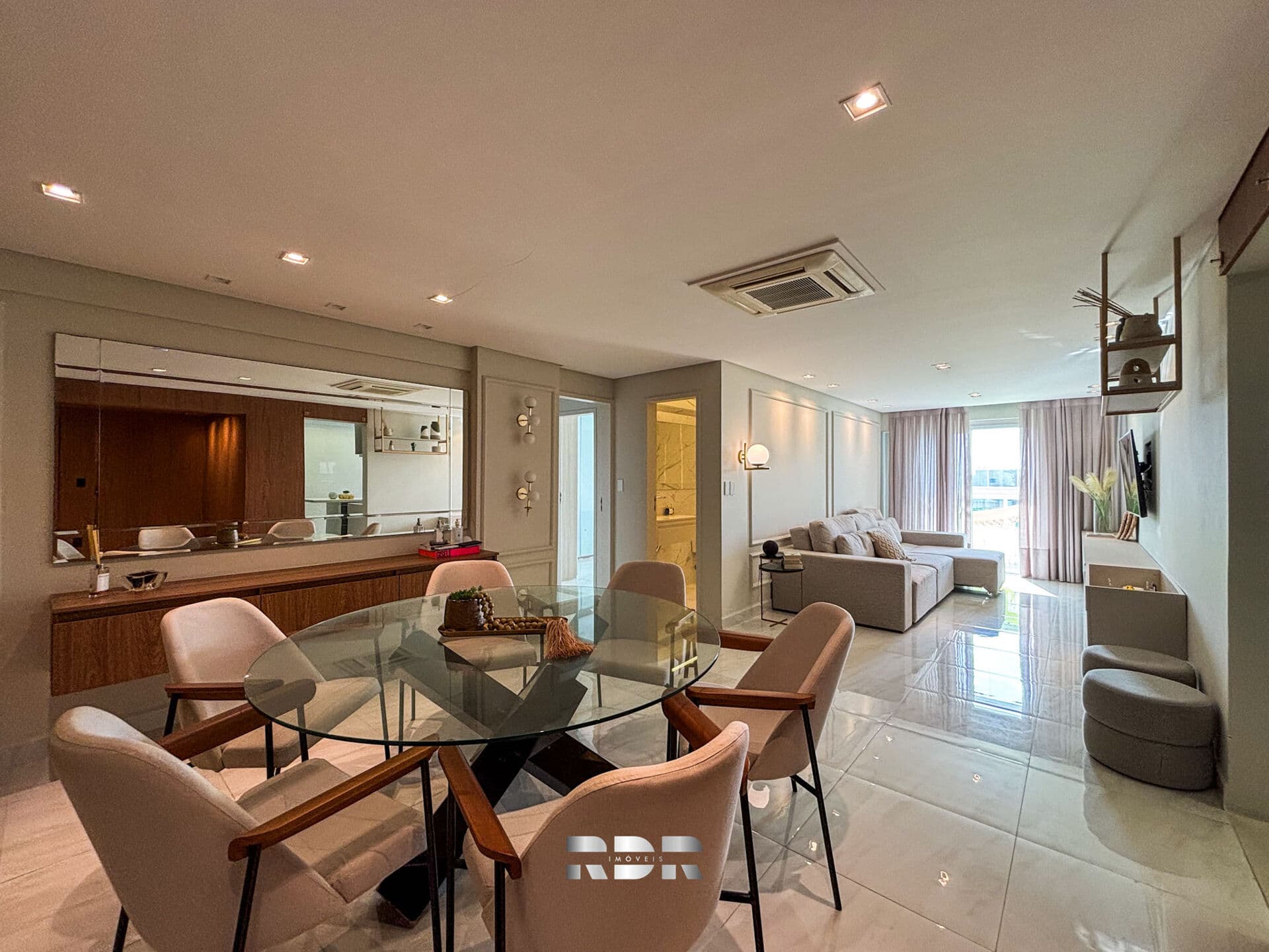 Apartamento luxuoso com 3 suítes, vista para o mar, totalmente automatizado e com duas vagas privativas
