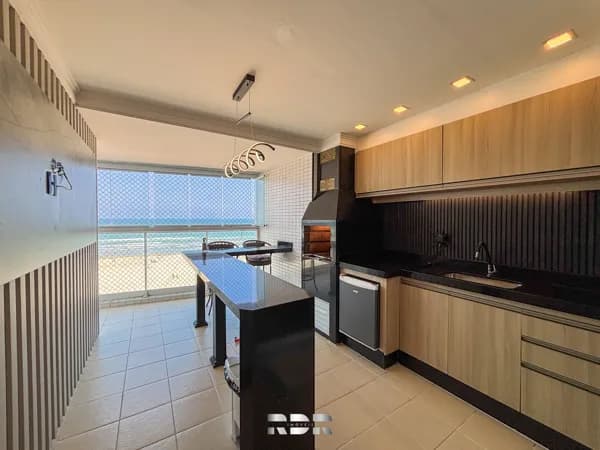 Apartamento à venda de frente para o mar, mobiliado, com 3 dormitórios sendo duas suítes e duas vagas privativas