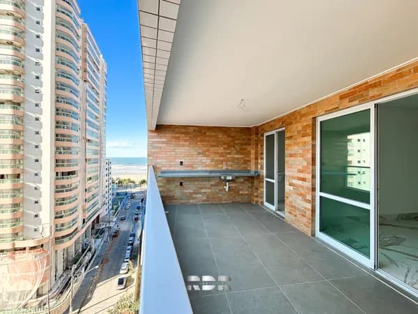 Apartamento novo com vista para o mar e a apenas 100 metros da praia