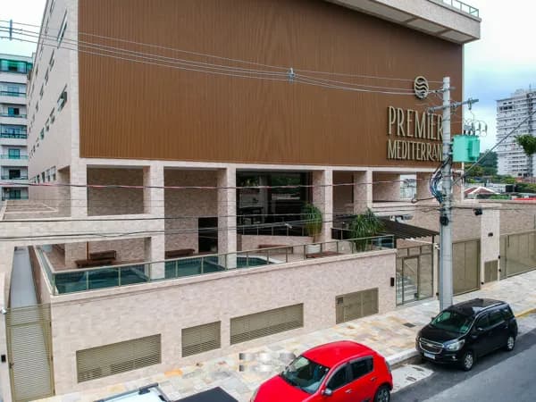Apartamento novo em andar alto com 3 suítes, disponível em residencial luxuoso e colado à Avenida Mallet
