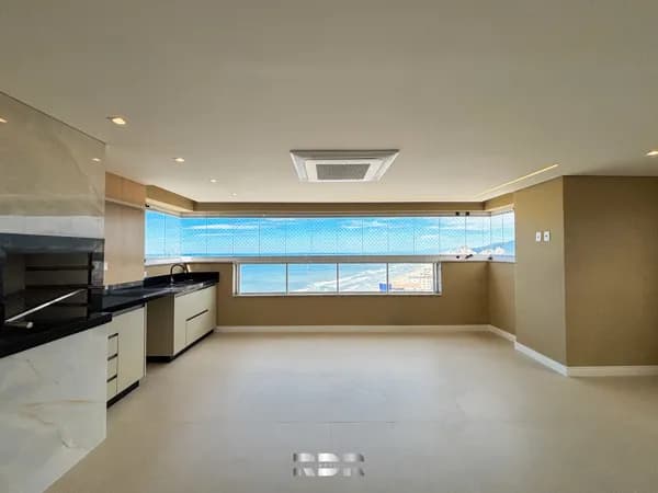 Cobertura Duplex luxuosa com 3 suítes, vista fantástica para o mar e 3 vagas privativas