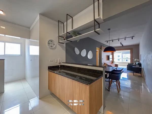 Apartamento pronto para morar com duas suítes, duas vagas e a 200 metros da praia