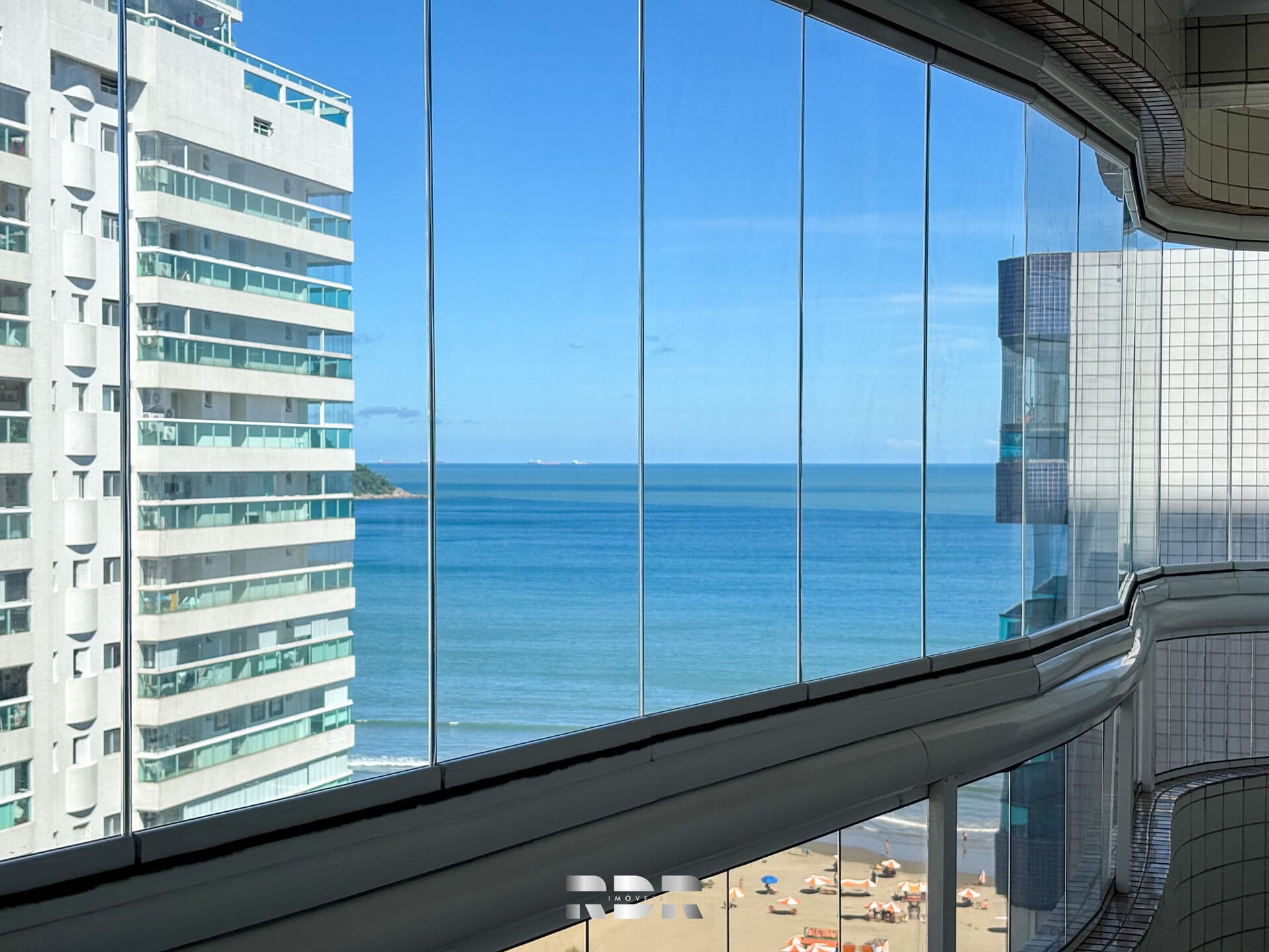 Apartamento para locação no Canto do Forte com 4 dormitórios, vista para o mar e 3 vagas privativas