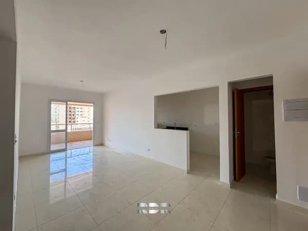 Apartamento novo com 3 suítes, vista para o mar, duas vagas e a apenas 200 metros da praia