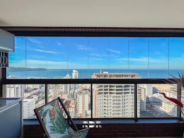 Apartamento em andar alto com fantástica vista para o mar, duas suítes e duas vagas de garagem