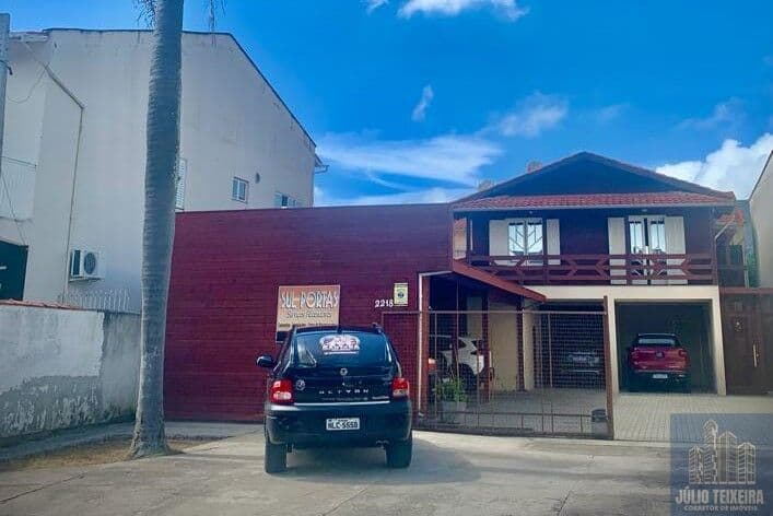 CASA COM PONTO COMERCIAL