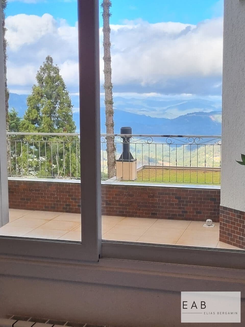 Apartamento com amplo terreço