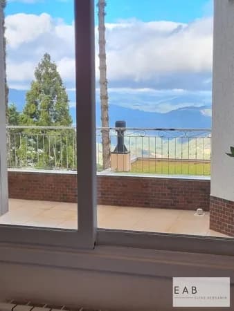 Apartamento com amplo terreço