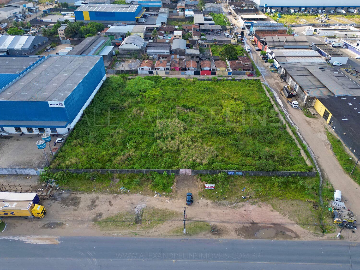 ÁREA COMERCIAL - AV. MENINO MARCELO