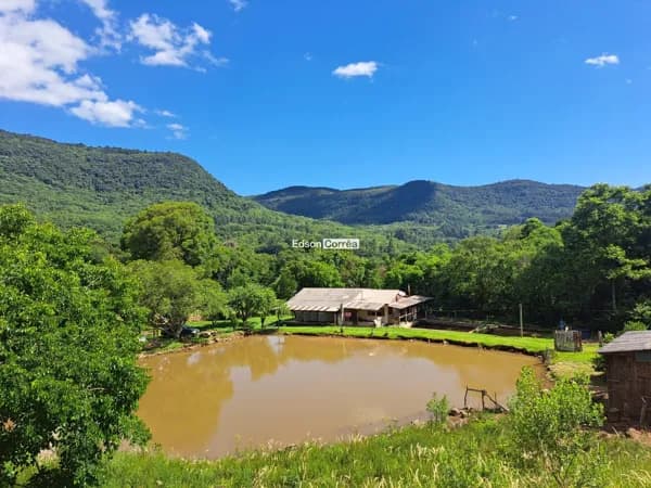 SÍTIO EM CANELA COM CACHOEIRA E 5 AÇUDES, VERTENTE