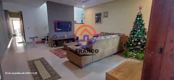 Sobrado com 4 Quartos (1 suíte) e 2 banheiros à Venda, 219 m² estuda permuta