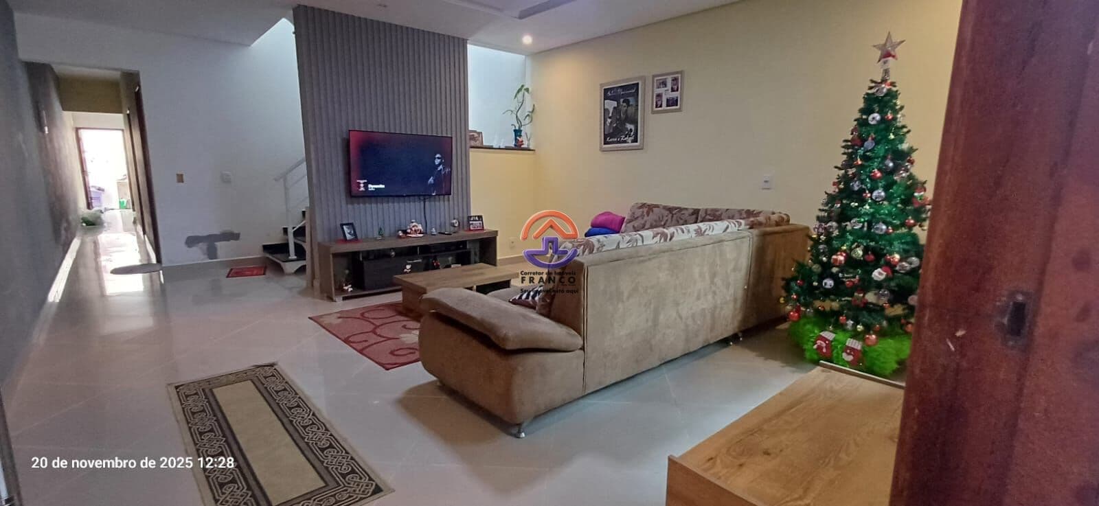 Sobrado com 4 Quartos (1 suíte) e 2 banheiros à Venda, 219 m² estuda permuta