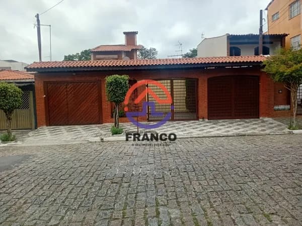 Casa com 3 Quartos e 4 banheiros à Venda, 328 m² por R$ 958.000 aceita Permuta