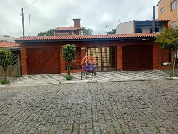 Casa com 3 Quartos e 4 banheiros à Venda, 328 m² por R$ 958.000 aceita Permuta