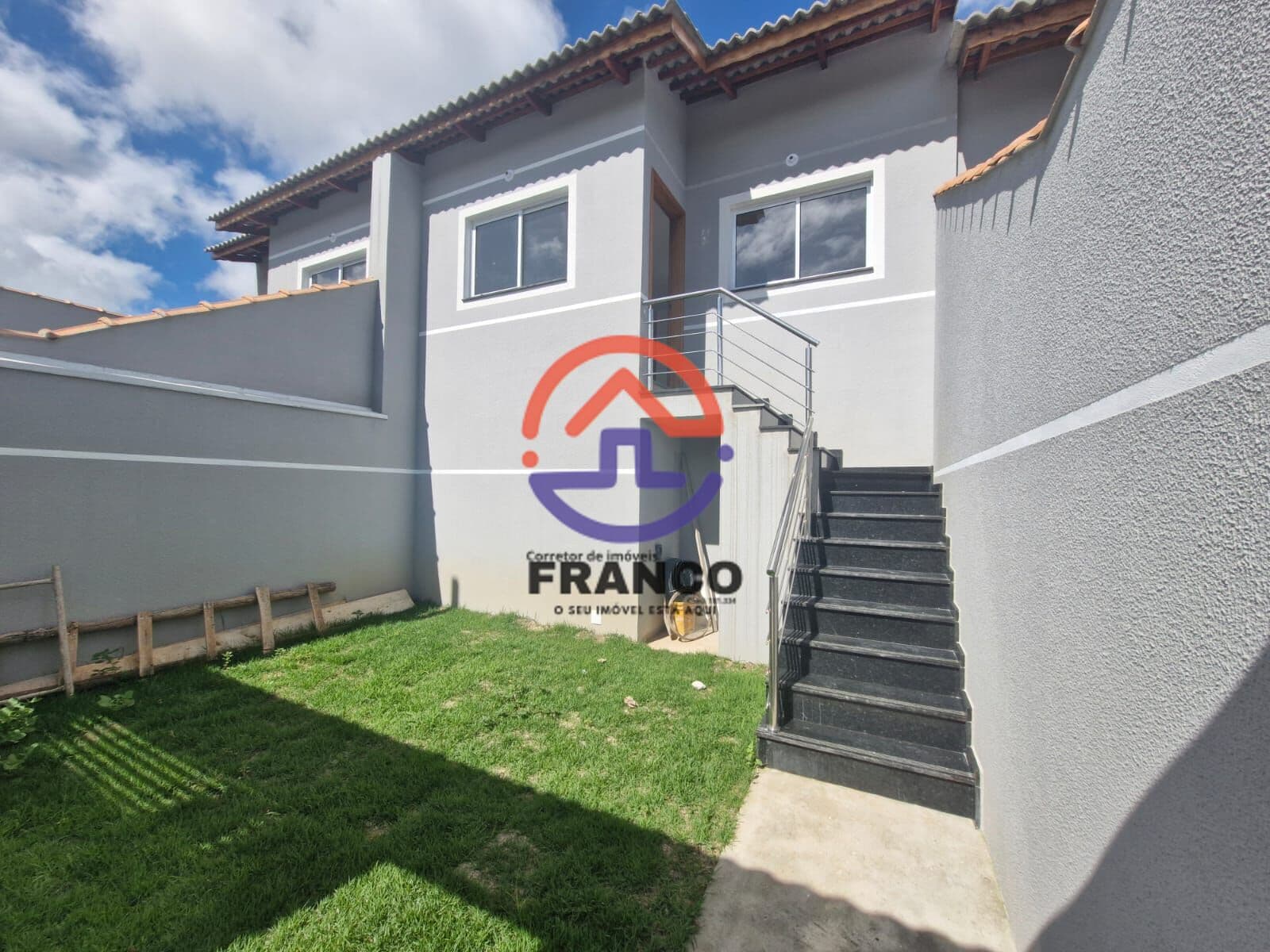 Casa Nova à Venda em Suzano Jardim das Flores 3 dormitórios 1 suíte 2 vagas aceita Permuta
