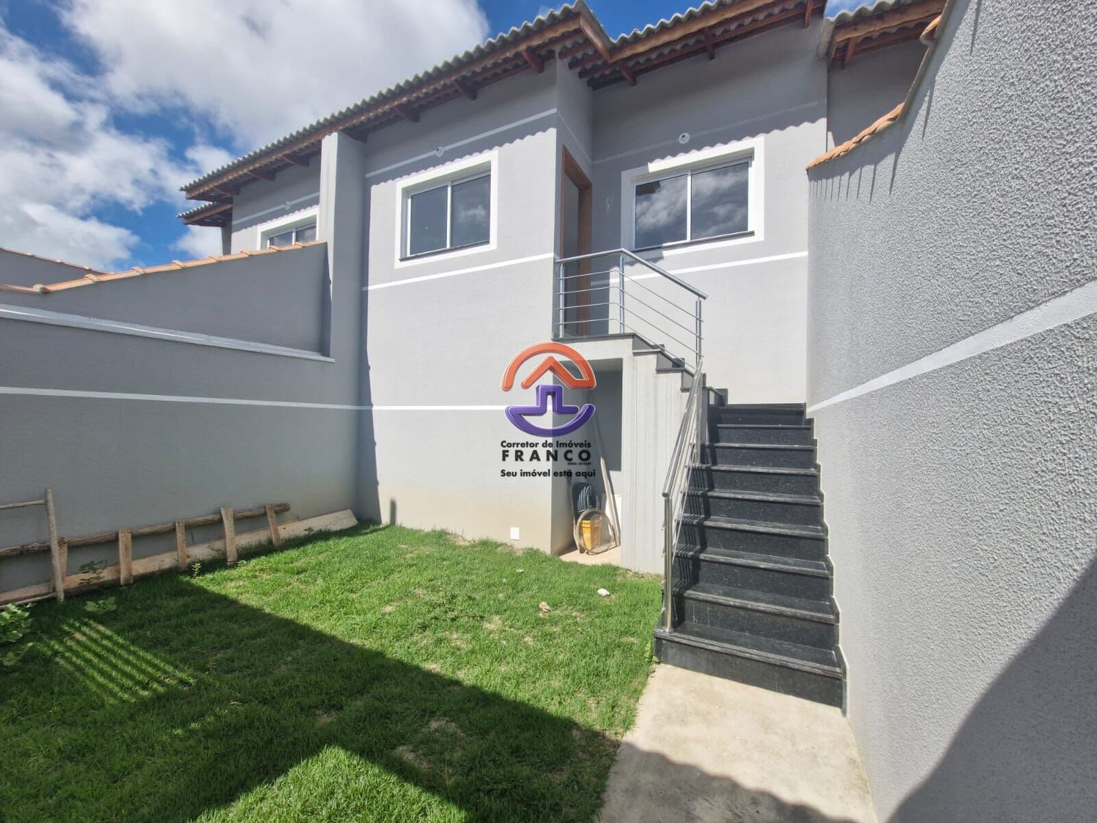 Casa Nova à Venda em Suzano Jardim das Flores 3 dormitórios 1 suíte 2 vagas aceita Permuta