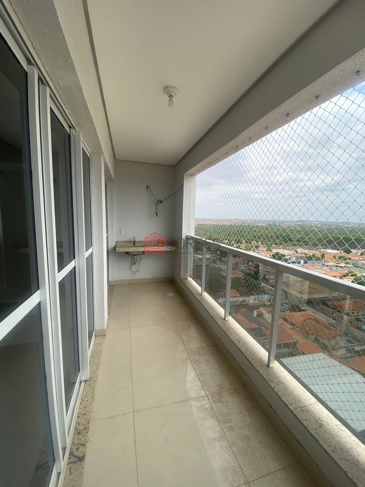 Apartamento com 02 quartos sendo uma suíte com móves planejados