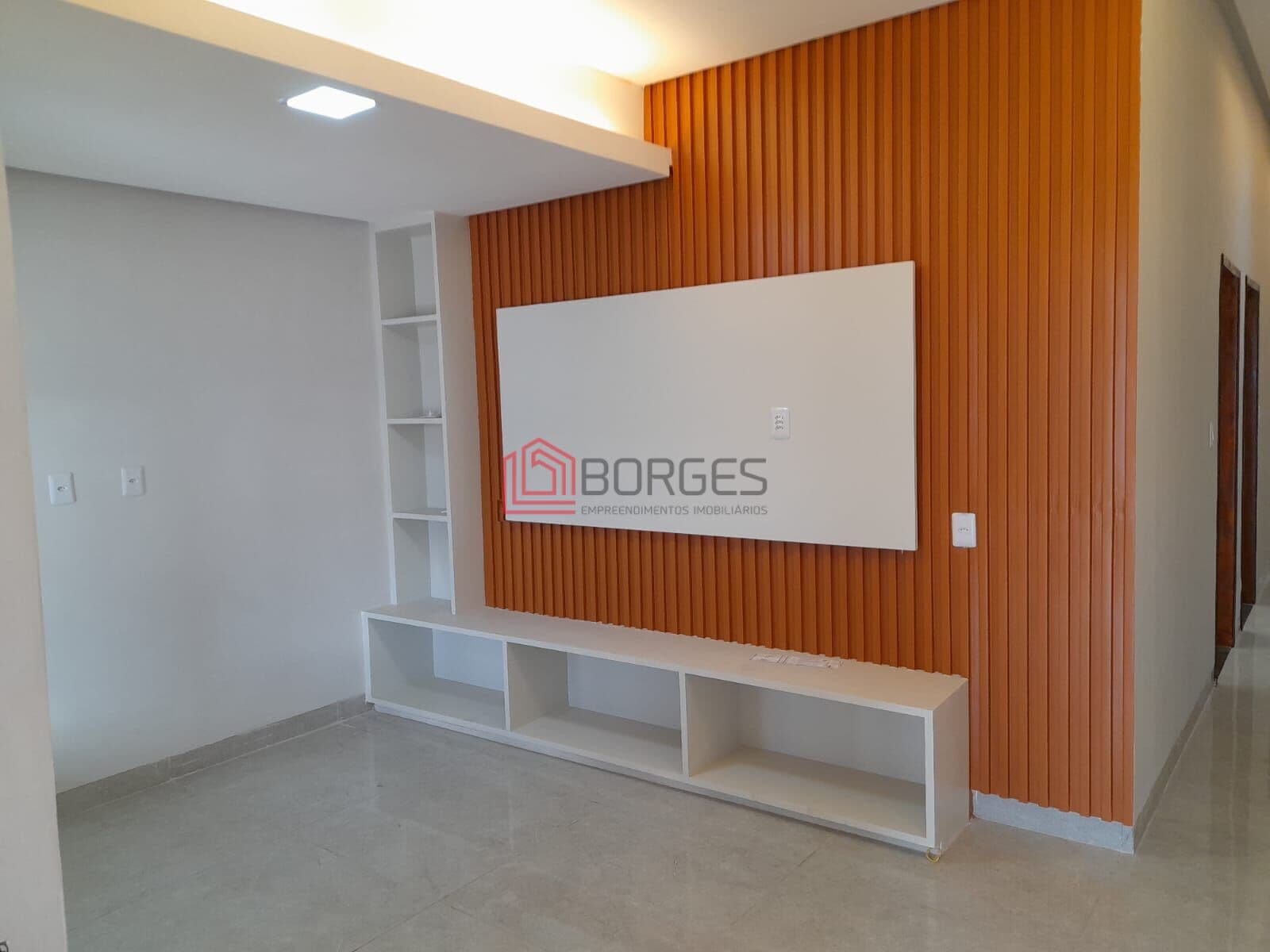 Casa com 3 quartos em fino acabamento, 3 quartos sendo uma suíte, Home office ou dependencia de empregada
