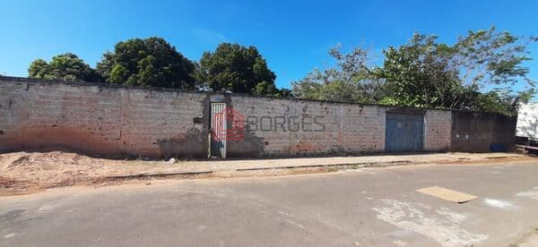 VENDE- SE UM TERRENO PRÓXIMO DO SHOPPING IMPERIAL