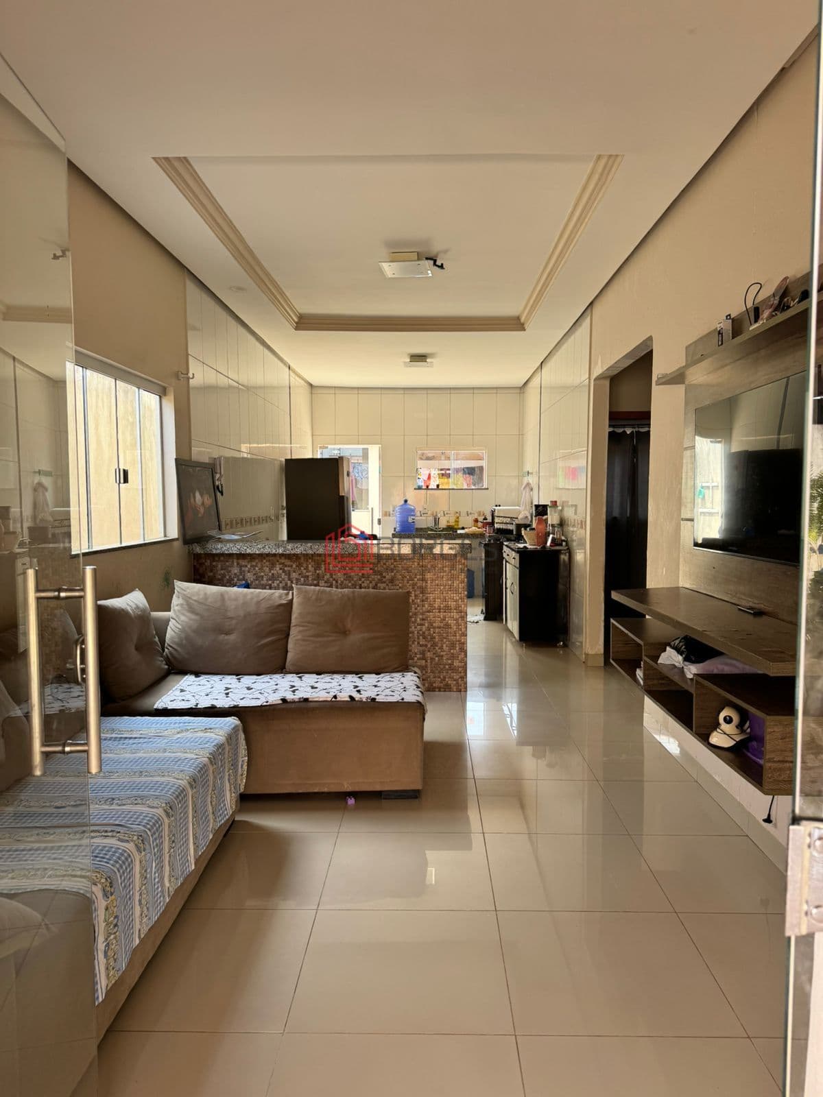 Excelente casa semimobiliada, dois quartos sendo uma suíte