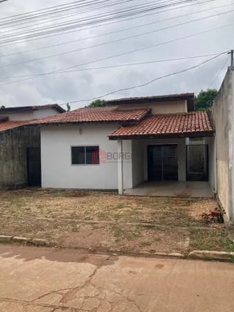 Casa com 03 quartos sendo uma suíte na Vila Vitória