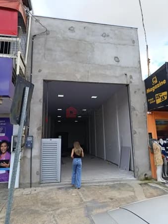 Galpão comercial amplo na Avenida Bernardo Sayão prox as quatro bocas