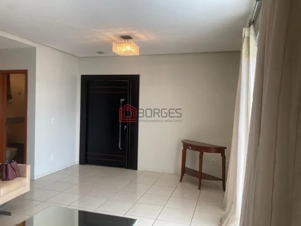 Apartamento semi mobiliado com três suítes incluindo uma master, Edifício Buritis nos Três Poderes