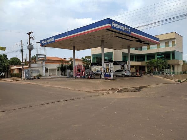 Posto de combustível + Hotel + salas comerciais e Pizzaria