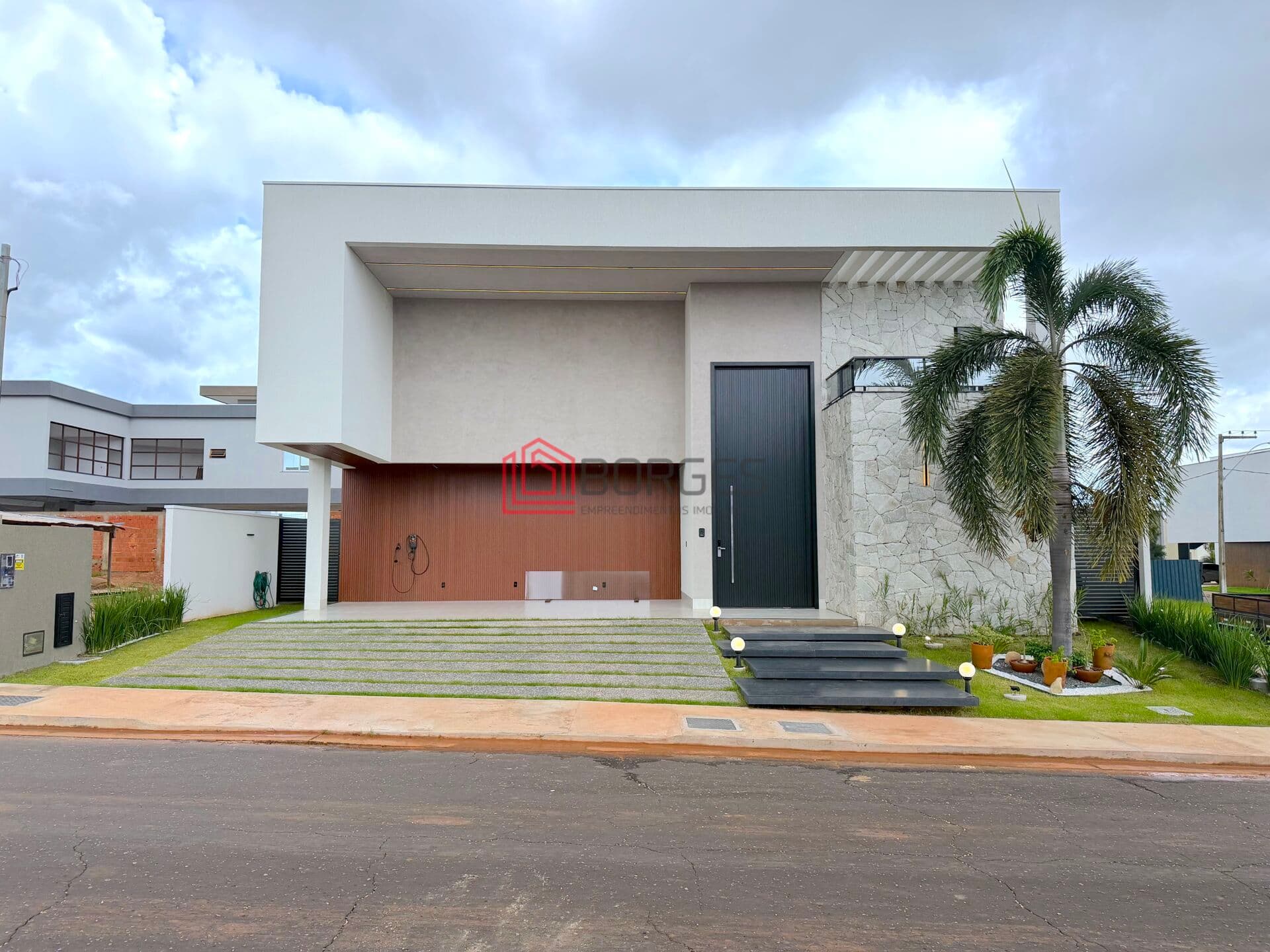 Casa de alto padrão com elevador, automação, piscina aquecida e som integrado no New Ville Residence
