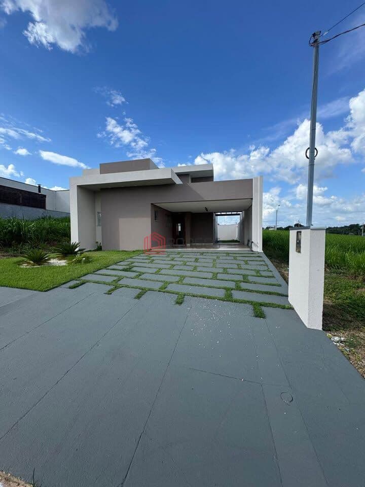 Casa com 02 quartos sendo uma suíte com closet