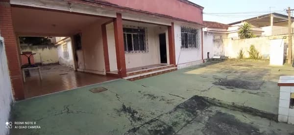 (RUA CÂNDIDA BASTOS) 3 DORMES...