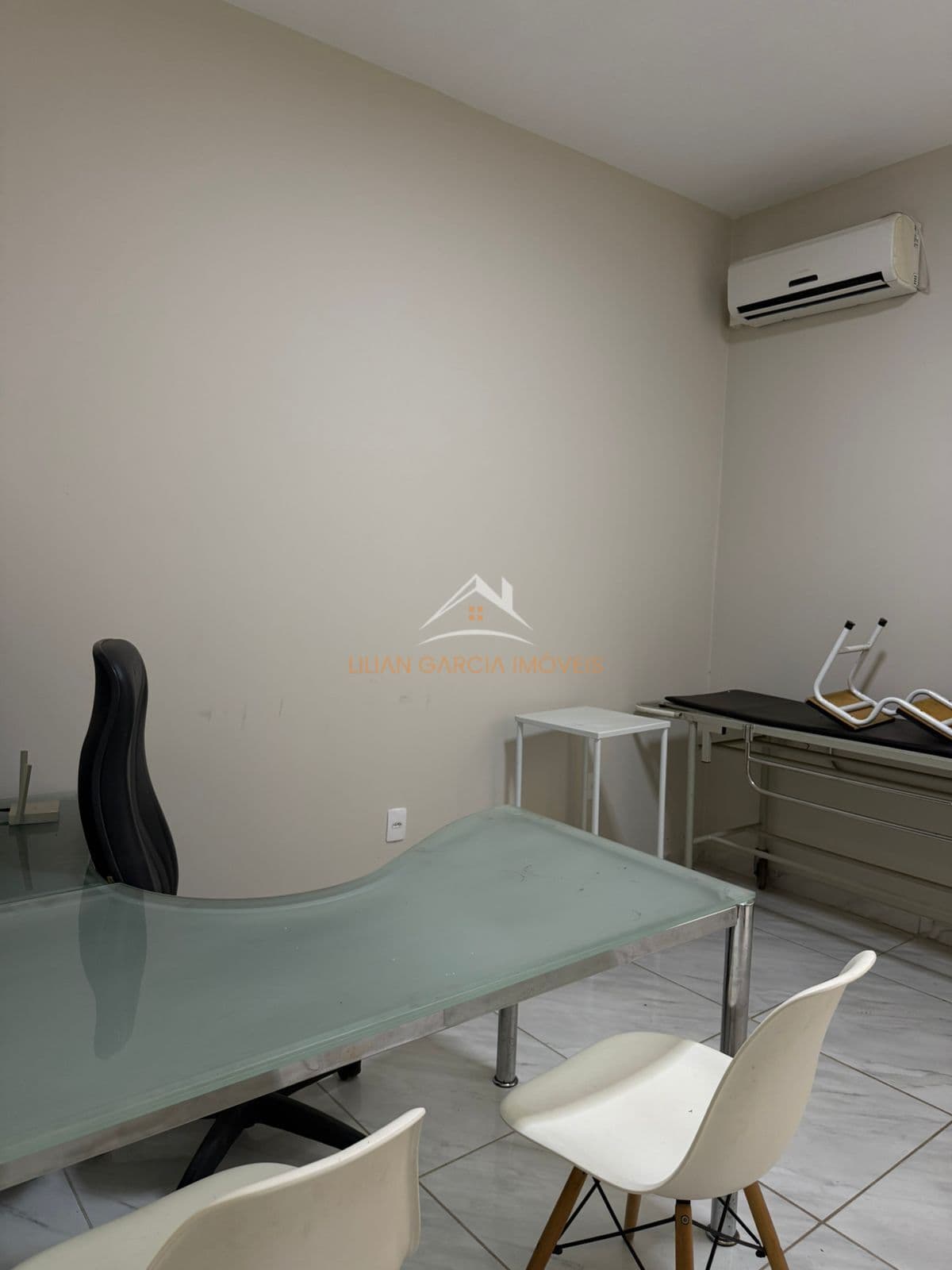 Sala de Procedimentos Médicos no centro de Ortigueira/PR