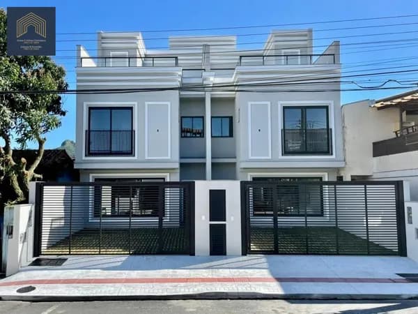 Lindo triplex no centro de BC