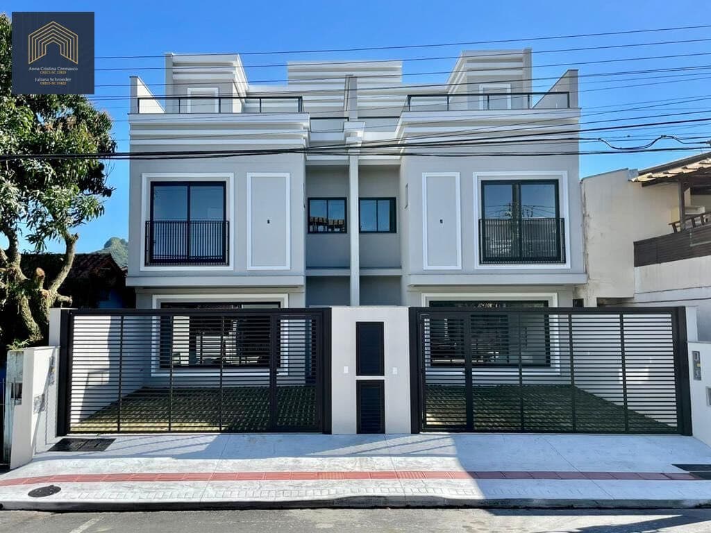 Lindo triplex no centro de BC