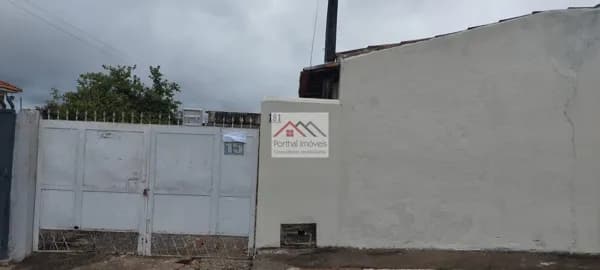Casa Alvenaria em Centro, Capão Bonito/SP Esta casa de alvenaria para locação no bairro Centro pode ser exatamente o que você está buscando! Com 1 dormitório, 1 banheiro e uma área construída de 40m², este imóvel é perfeito para quem procura praticidade