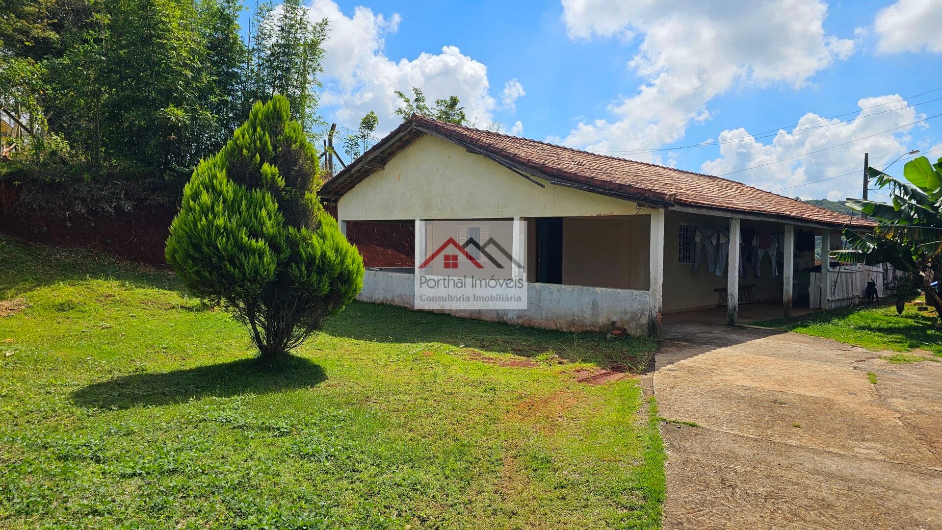 Chácara em Ferreira dos Matos, Ribeirão Grande/SP Apresentamos uma excelente oportunidade para quem procura adquirir uma encantadora chácara no bairro Ferreira dos Matos, em Ribeirão Grande/SP. Esta bela propriedade conta com 4 dormitórios, sendo 1 suíte
