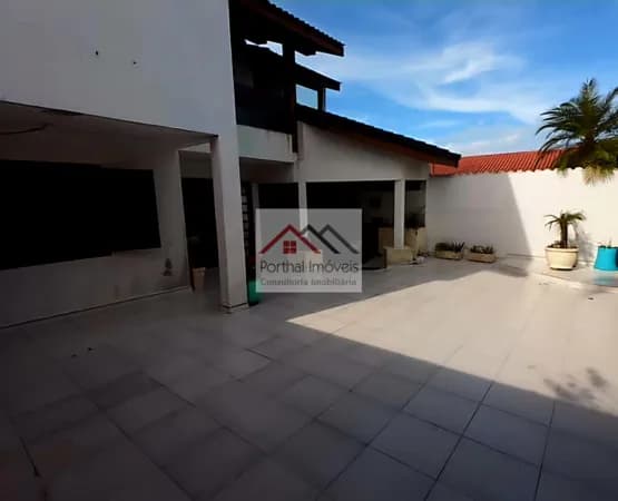 Sobrado em Parque Balneário Oásis, Peruíbe/SP Venha conhecer este encantador sobrado à venda no bairro Parque Balneário Oásis em Peruíbe-SP. Com 4 Dormitórios, sendo 2 suítes e 4 Banheiros, esta espaçosa residência tem tudo o que você e sua família preci