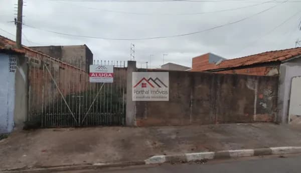 Terreno em Vila Aparecida, Capão Bonito/SP Excelente oportunidade de locação de terreno na Vila Aparecida. Com uma área total de 260m², esta é a escolha perfeita para quem busca um espaço para construir seu negócio em uma localização privilegiada.